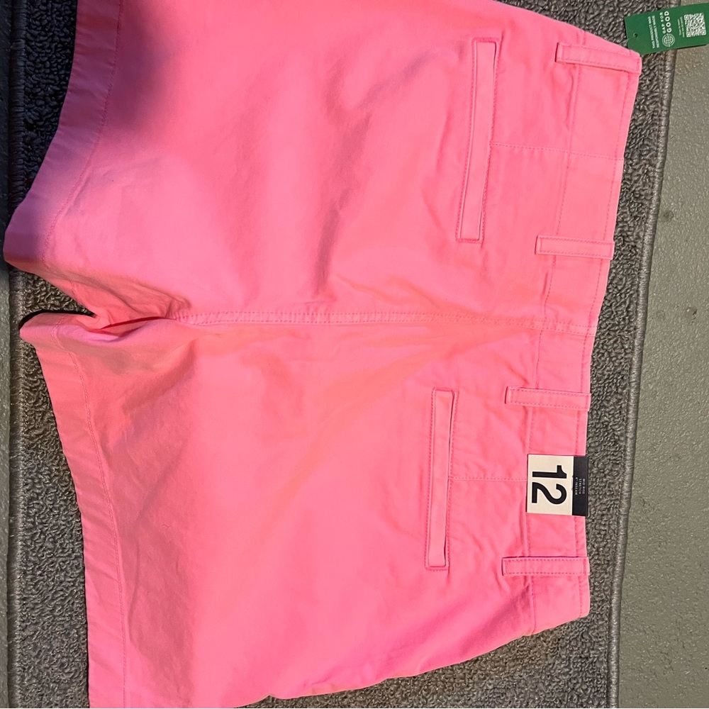 GAP Bright Pink Women's Bermudas NWT - Picture 2 of 4